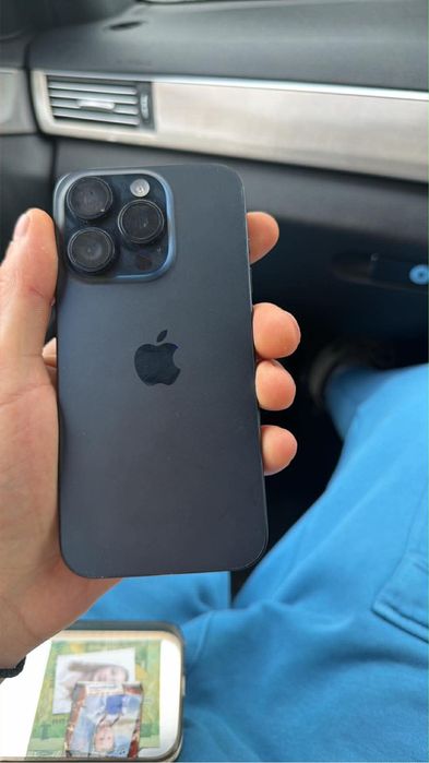 Iphone 15 pro  blue