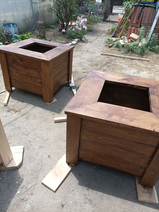 Саксии от дърво кашпи