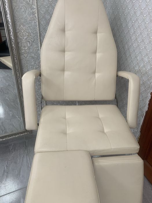 Срочно продам кушетку