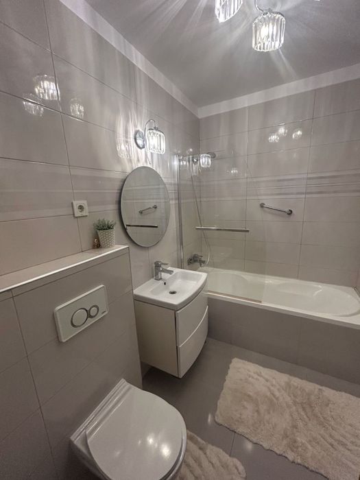 Proprietar inchiriez garsoniera cu curte si loc de parcare