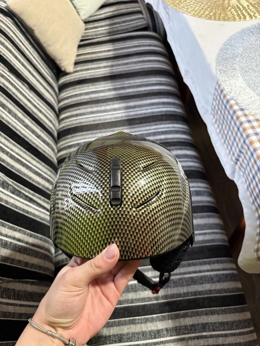 Детска каска и ски обувки