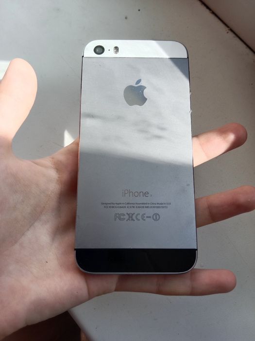 Айфон 5с срочно продаю