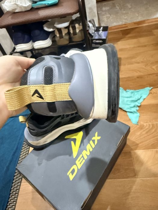 Продам мужские кроссовки Demix
