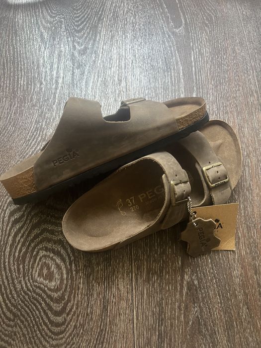 Трендовые кожаные шлепанцы