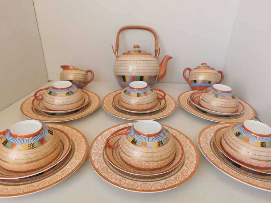 Уникат! Японски порцеланов сервиз за чай в безупречно състояние.