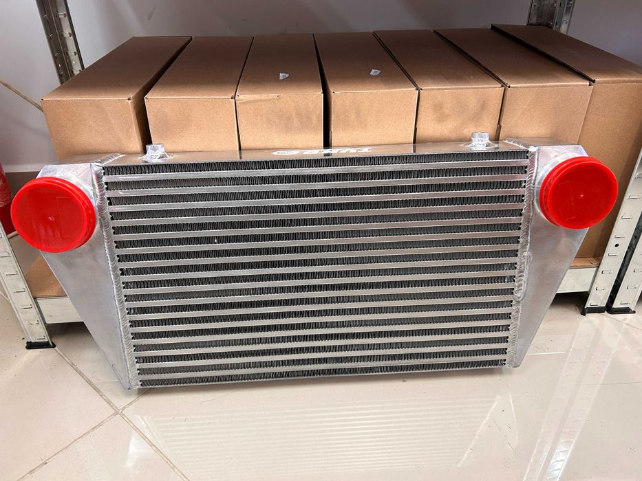 TurboWorks универсален интеркулер Intercooler 500x300x76, обърнат