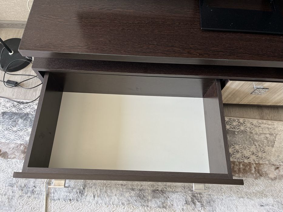 Продам тумбу под телевизор