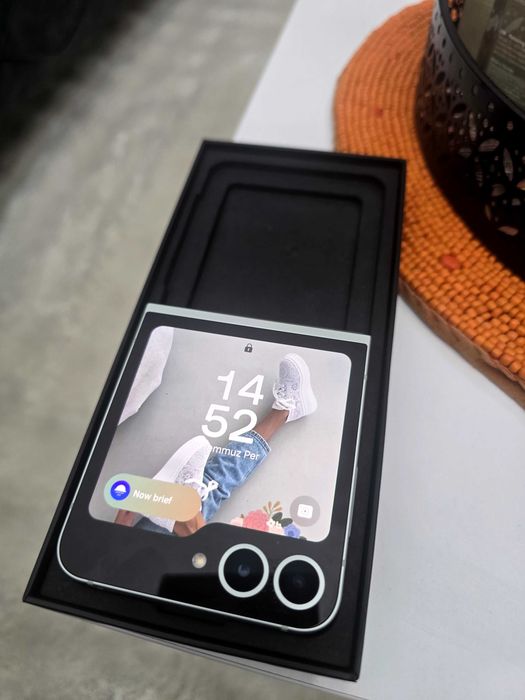 Samsung galaxy Z Flip 6  телефон
