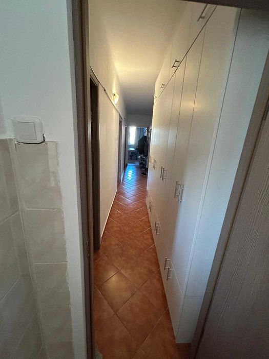 Vând apartament camere..