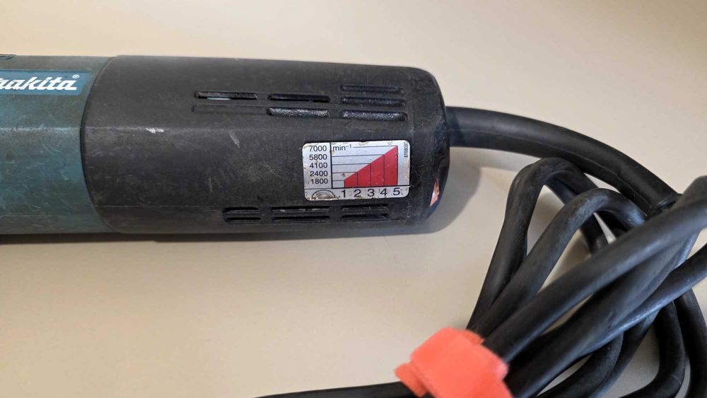 Прав шлайф Makita GD0810C