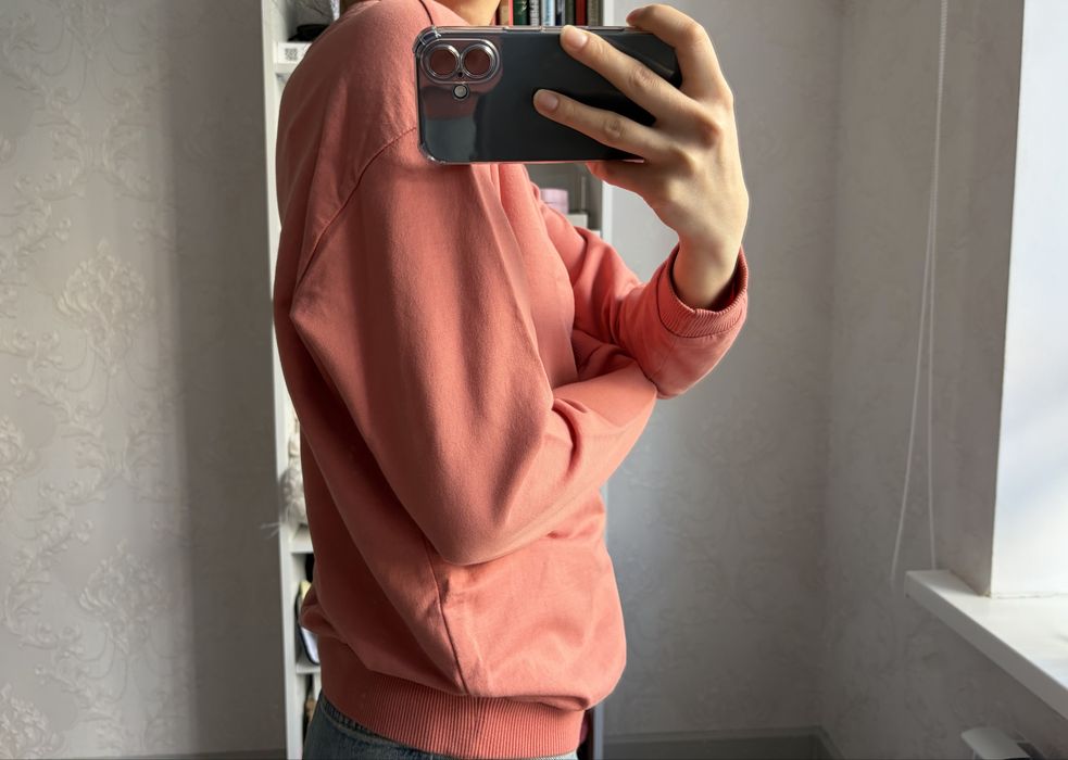 Розовый худи с оверсайз рукавами