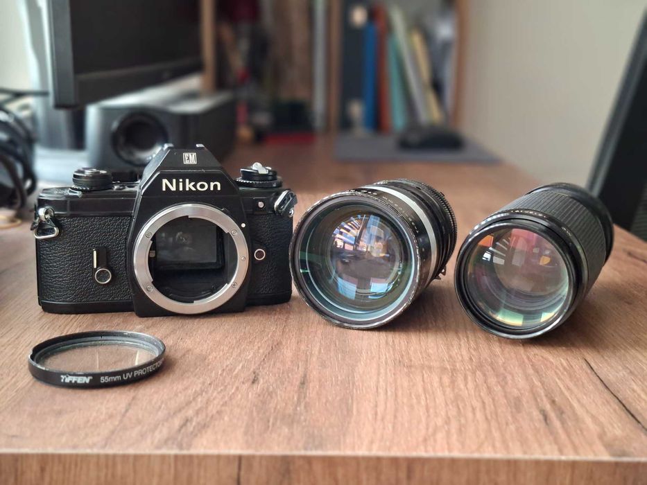 Nikon EM + 2 Обектива 35-105мм и 80-200мм