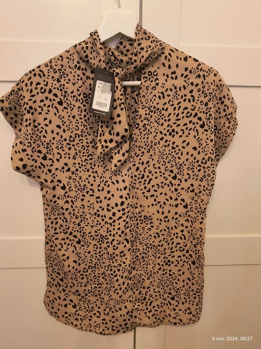 Bluza animal print cu funda la spate, noua, cu eticheta