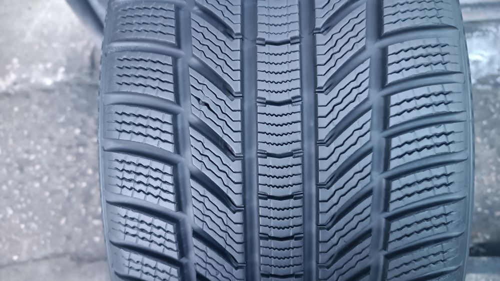 245/40/19 Continental