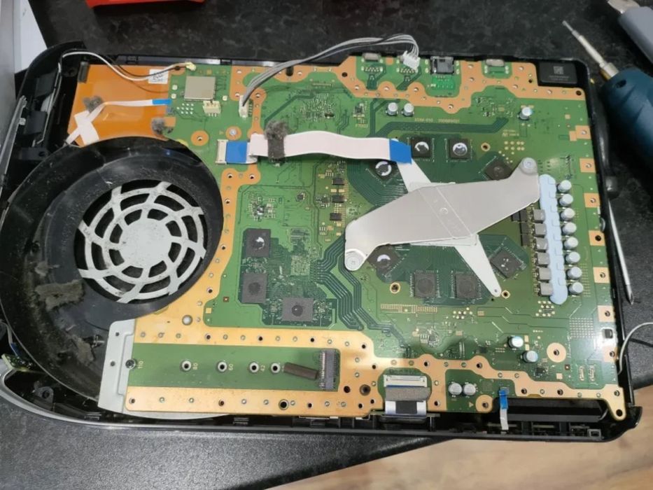 Reparăm calculatoare , leptopuri , ps4,ps5,ps3, xboxuri si mentenante