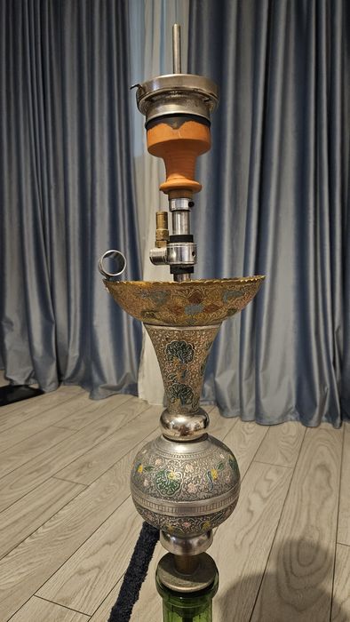 Narghilea de bronz