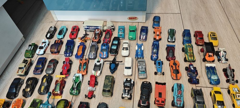 Няколко лота колички Hot wheels