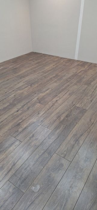 Обои. Ламинат. Плинтуса