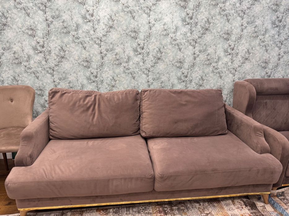Продам диван с двумя креслами 55000