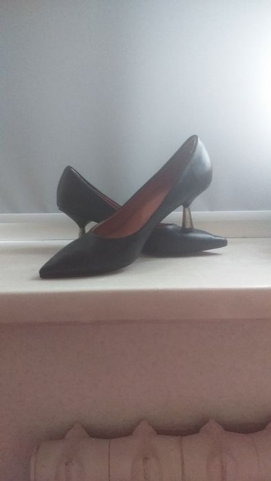 Продается женская  обувь