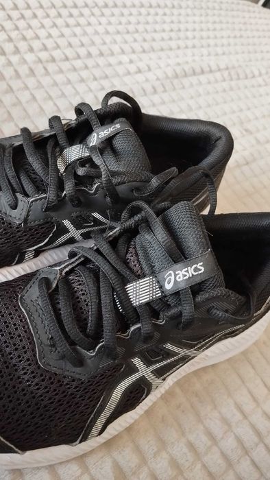 Дамски маратонки Asics размер 38 черни с бяло