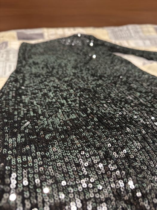 Черна рокля с пайети