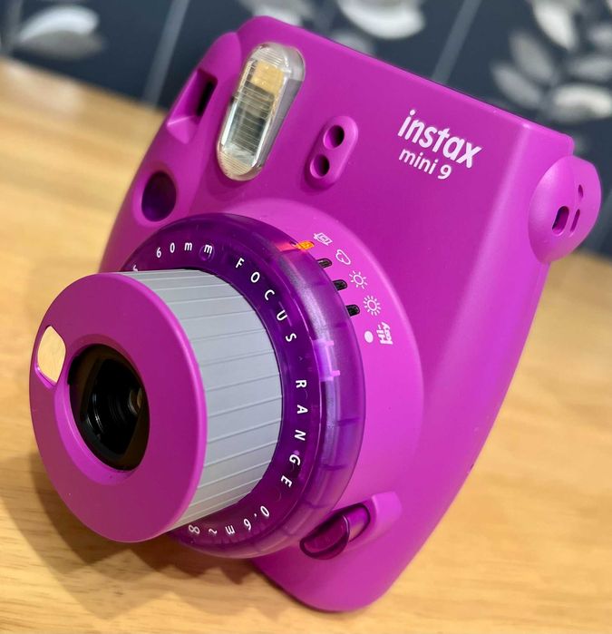 Aparat foto Fujifilm Instax Mini 9 – Fotografii instant și distracție!