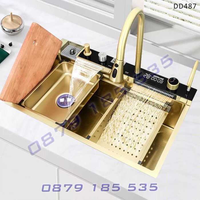 Луксозна златна кухненска мивка функции дисплей модерна чешма водопад