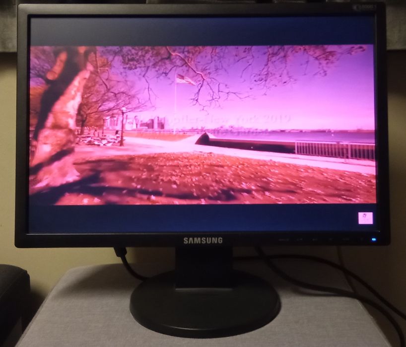 2 монитора Samsung SyncMaster 943NW