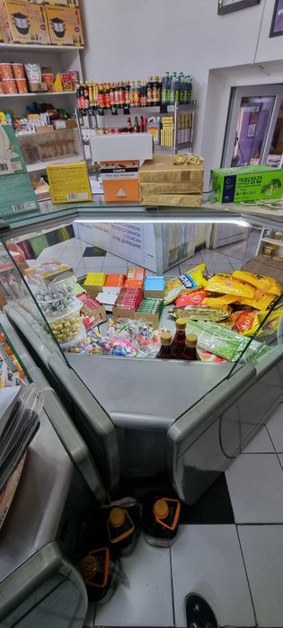 Продам витринный холодильник