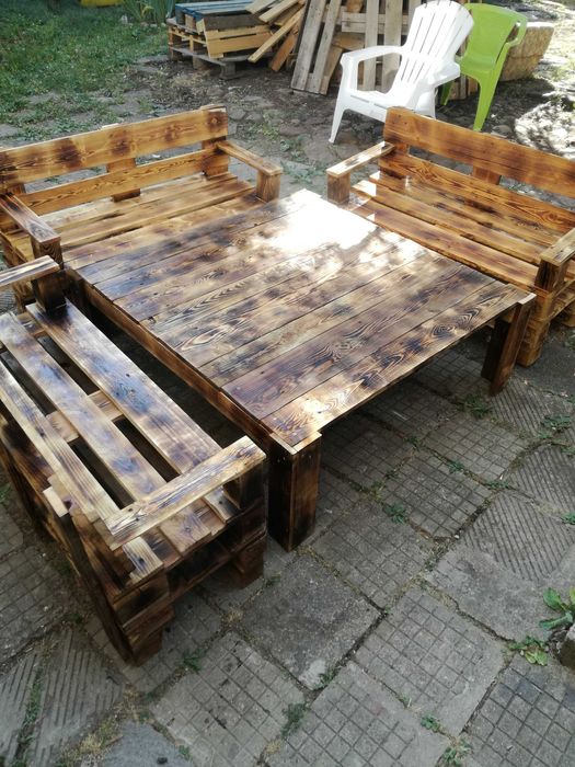 Маса и пейки от палети