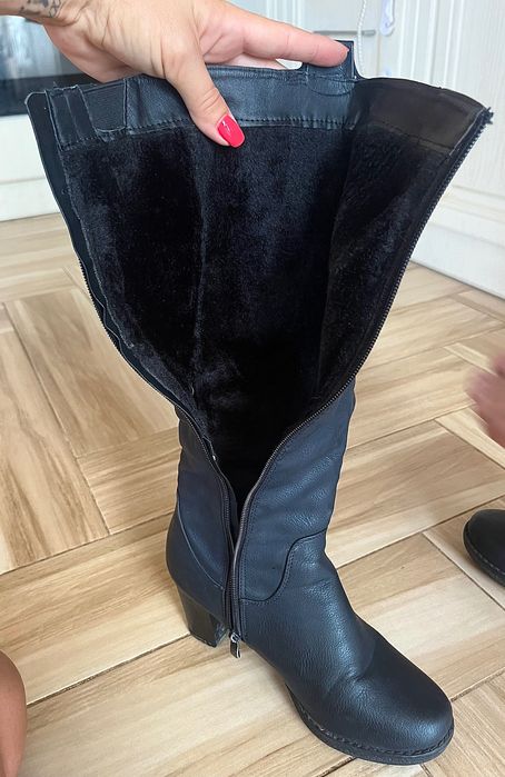 Дълги ботуши на ток