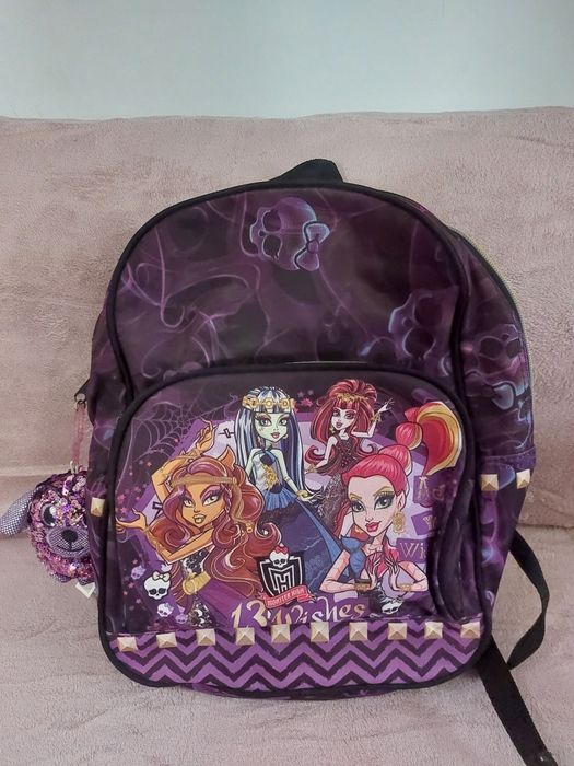 Раница и плюшени чантички