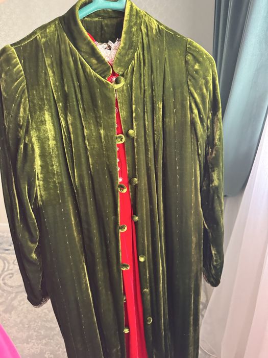 Шапан и Платье.