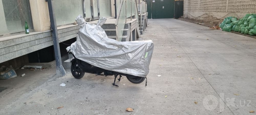 Скутер электроный Largomotors