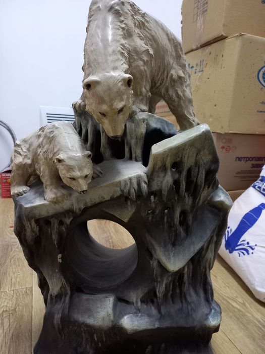 Статуя полярные медведи