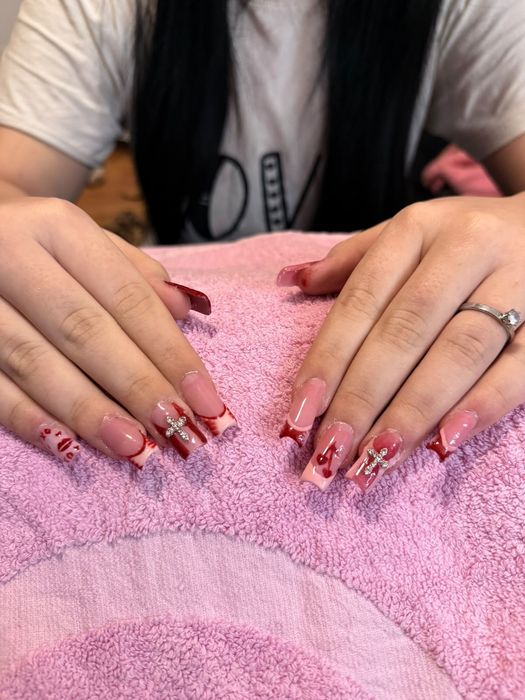 Unghii cu gel, gel pe unghia natură, manichiura pedichiura semipermanenta