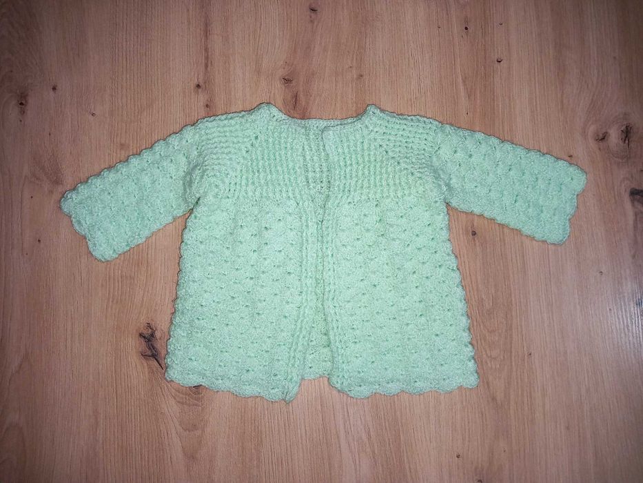 ПОДАРЯВАМ Нови ръчно плетени дрешки, жилетки, буйки, терлички