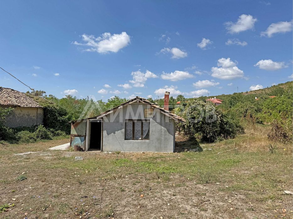 ПРОДАВА парцел в регулация 1 ДКА в  с малка къща с. Стоян Михайловски (Нови пазар)