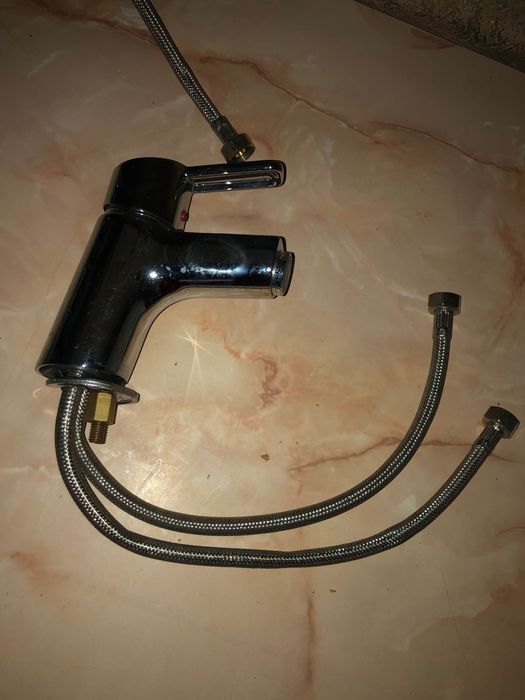 Vând 3 bateri de bideu noi și una de dus