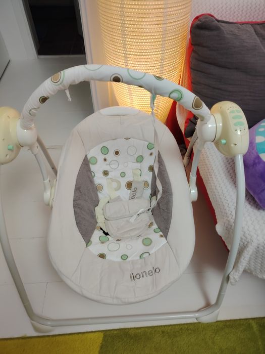 Leagăn bebe cu melodii și nivele