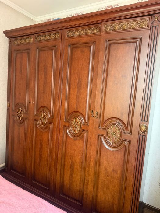 Продам спальный гарнитур