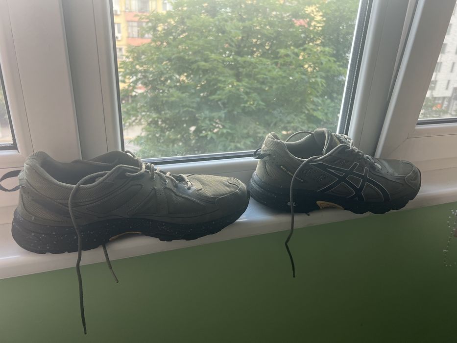Маратонки ASICS номер 46