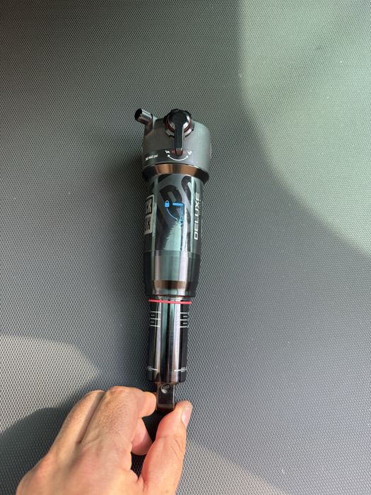 Rockshox deluxe select+ 185x47.5 trunnion