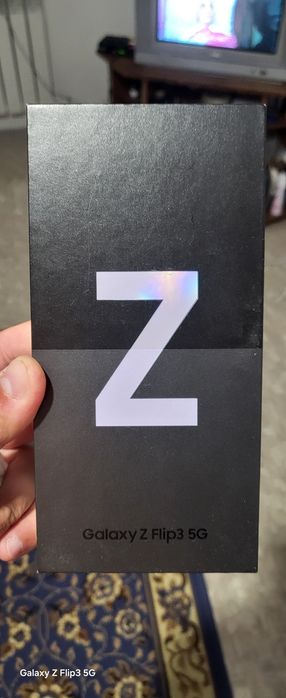 Продам смартфон фирмы Samsung Galaxy Z flip3