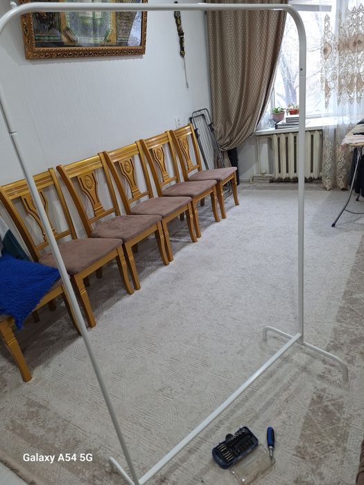 Продаю вешалку напольная 10000т.