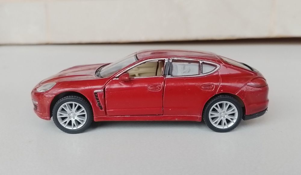 Porsche Panamera S, мащаб 1/40