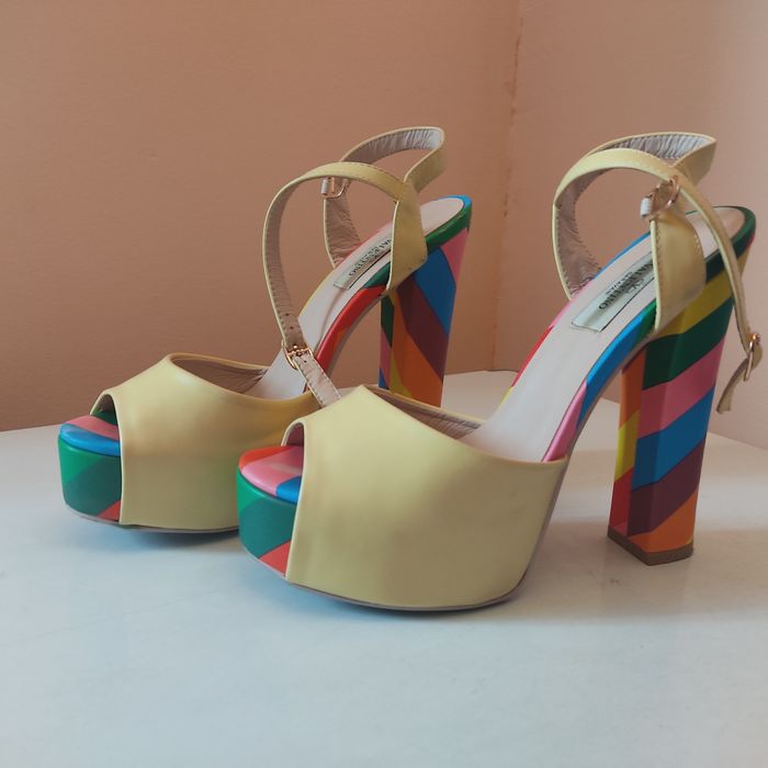 Продам босоножки