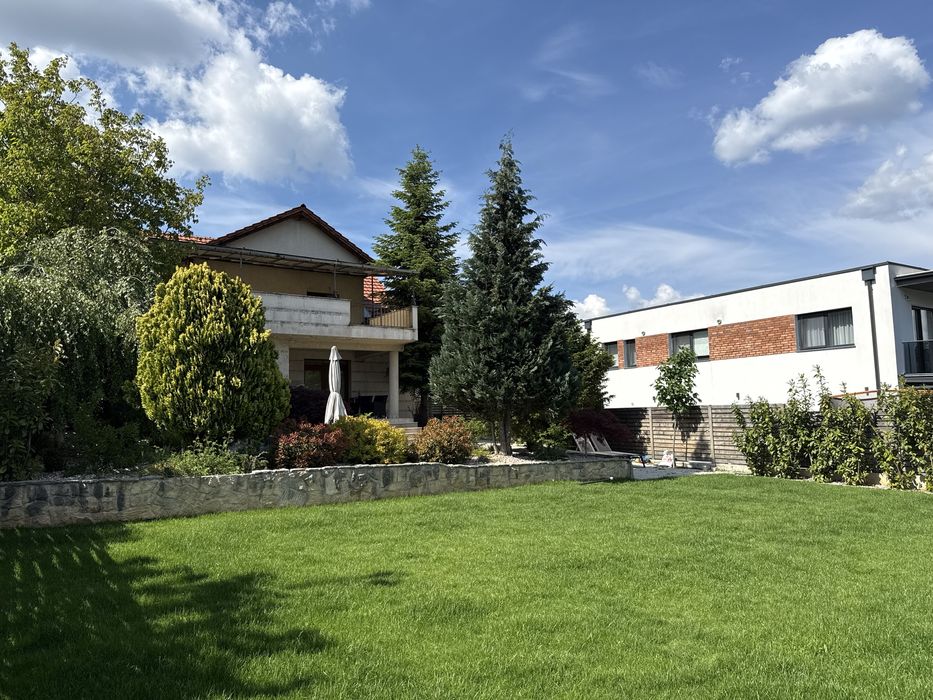 Persona fizica vand casa individuala in manastur!