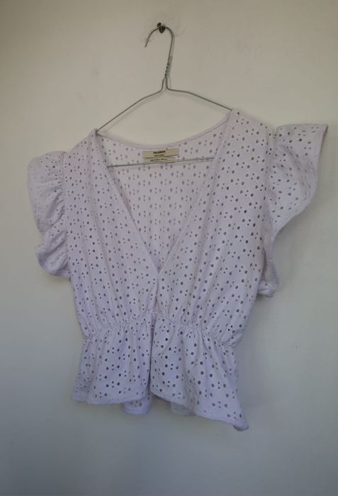 Top alb cu volane S